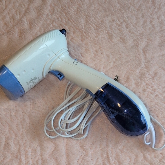 Conair Extreme Steam Handheld Steamer w/Dual Heat Technology. 5xFaster/30%Hotter - Picture 3 of 12